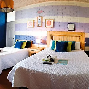 https://hostal-de-lucca.guatemalaantiguahotels.com